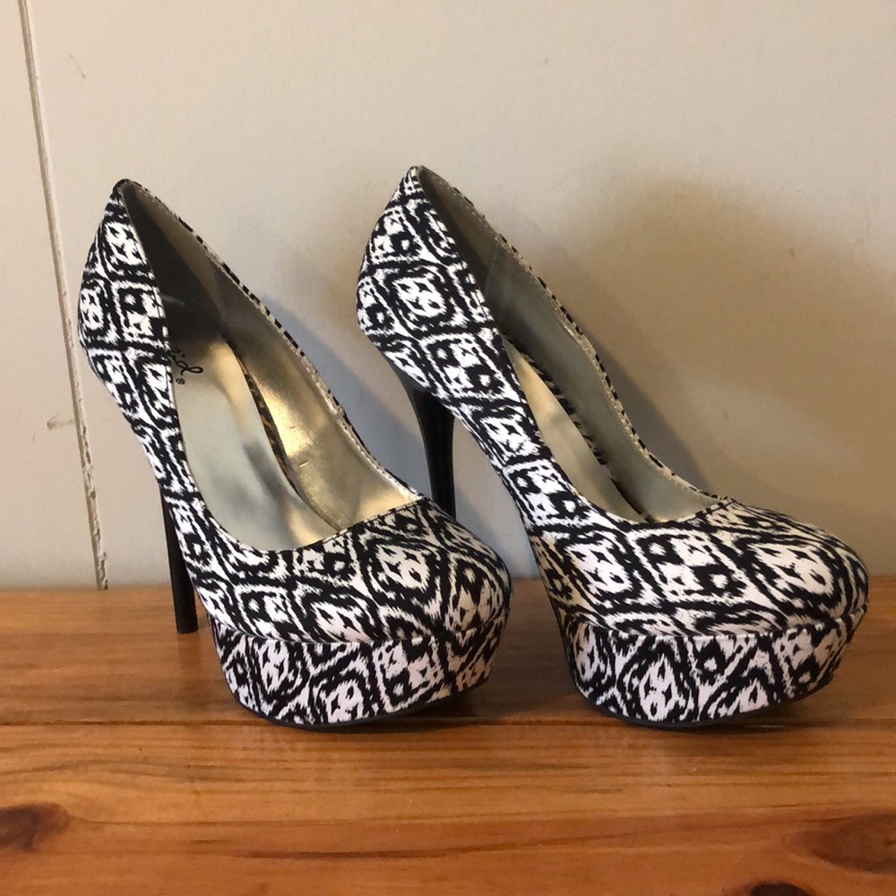 Black & White Daydream Heels